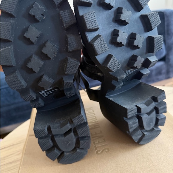 Steve Madden Black Buckle Platform Sandals - Picture 4 of 4